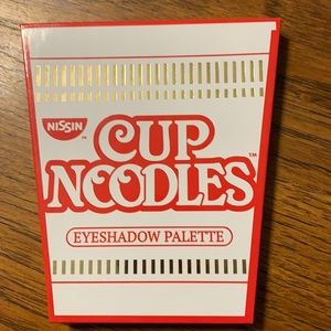 Cup Noddles eyeshadow